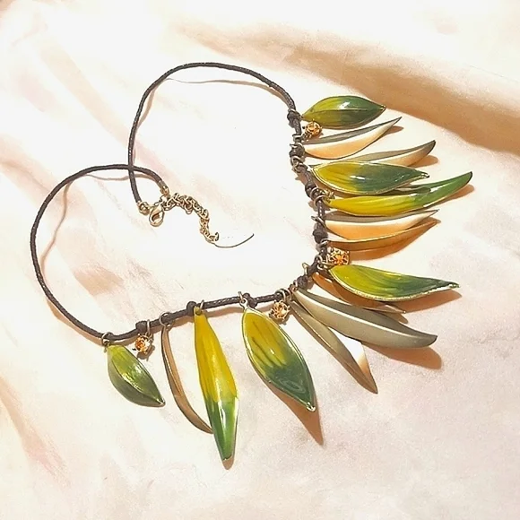 COLDWATER Creek NWOT Enamel Leaves Crystals Necklace - Picture 3 of 5